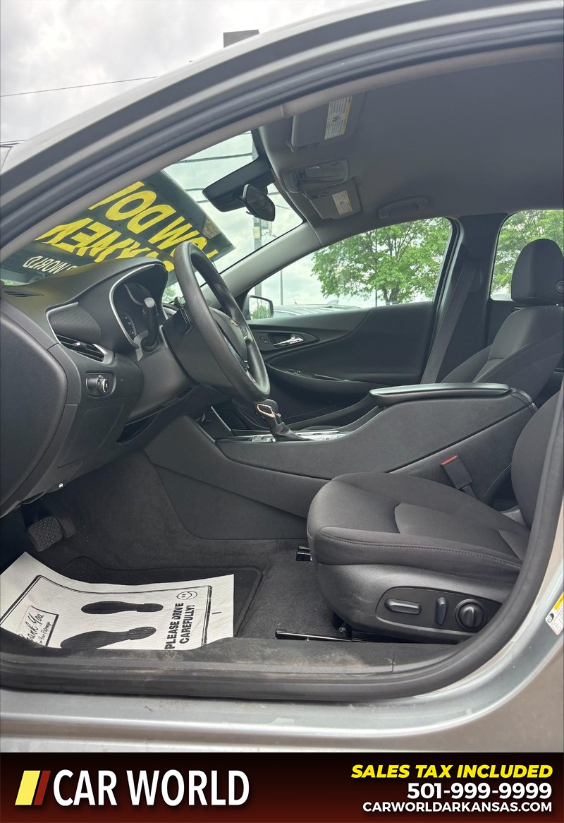 Chevrolet Malibu Vehicle Full-screen Gallery Image 13