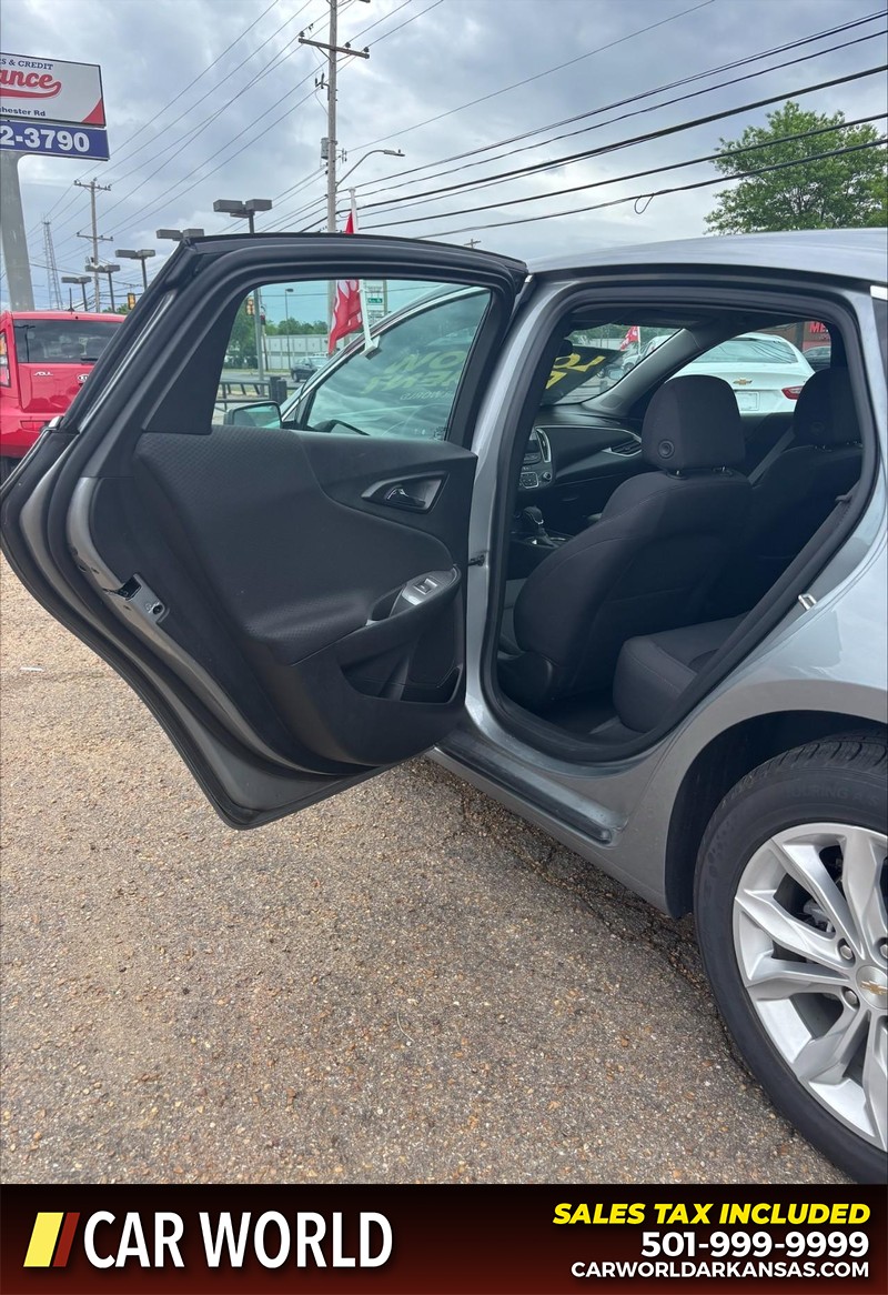 Chevrolet Malibu Vehicle Full-screen Gallery Image 14