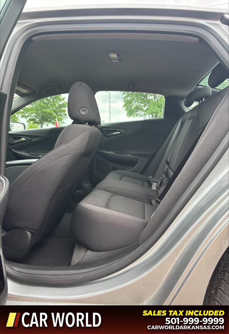 Chevrolet Malibu Vehicle Full-screen Gallery Image 15