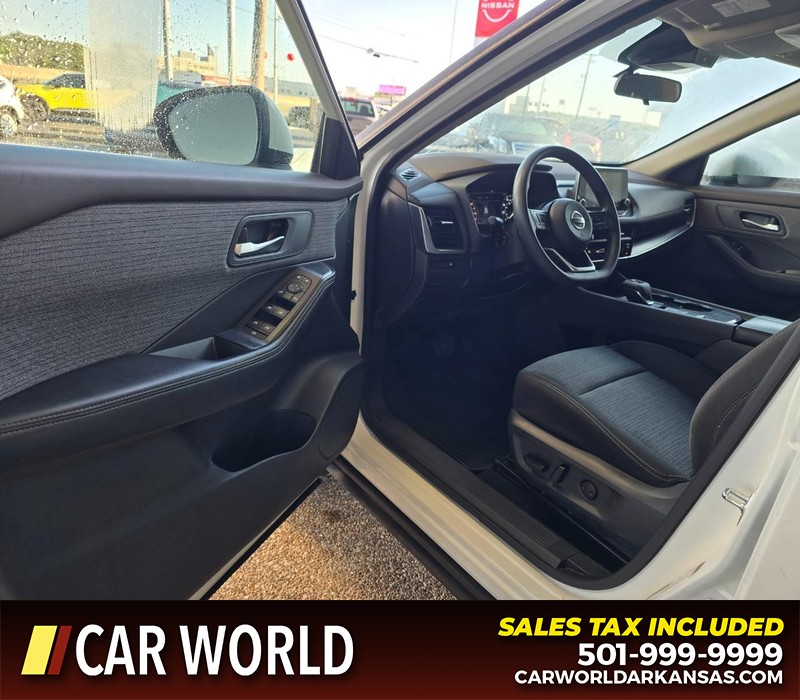 Nissan Rogue Vehicle Full-screen Gallery Image 7