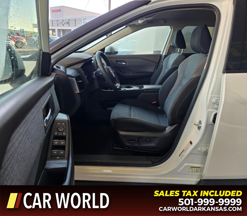 Nissan Rogue Vehicle Full-screen Gallery Image 8