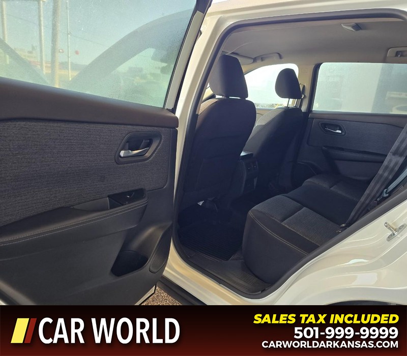 Nissan Rogue Vehicle Full-screen Gallery Image 9