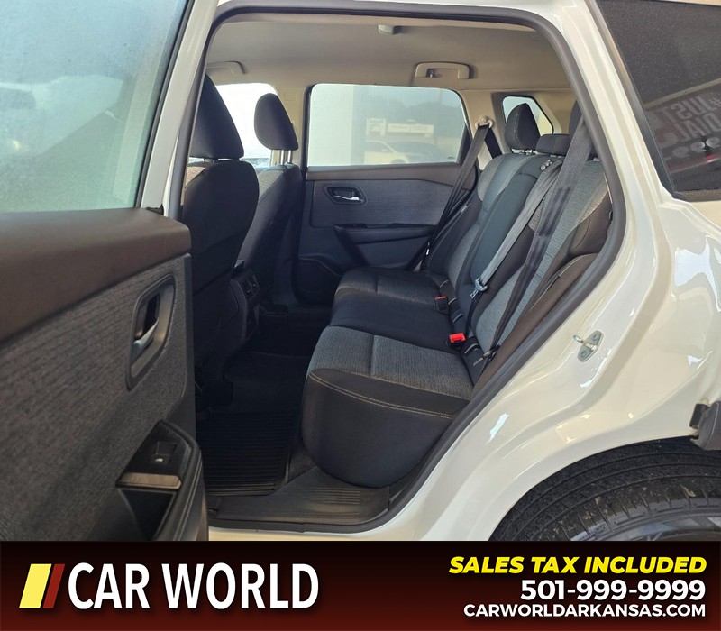 Nissan Rogue Vehicle Full-screen Gallery Image 10