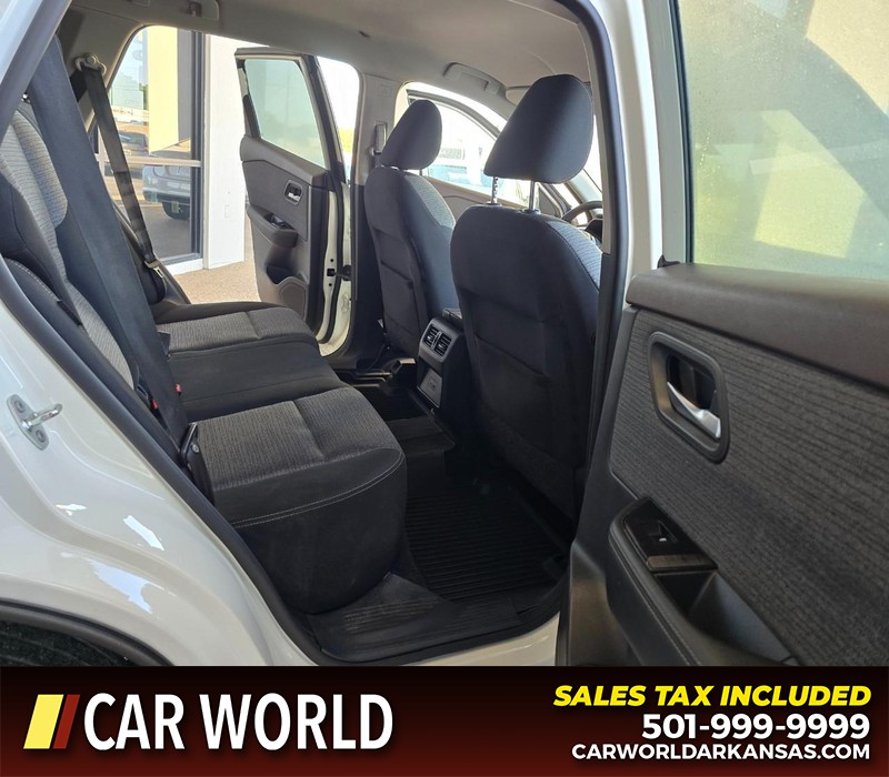 Nissan Rogue Vehicle Full-screen Gallery Image 12