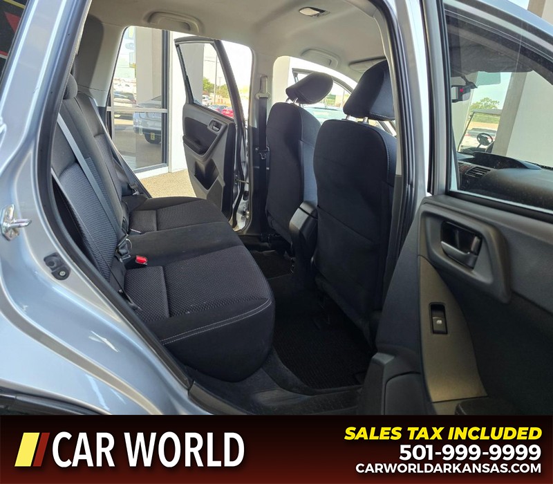 Subaru Forester Vehicle Full-screen Gallery Image 12