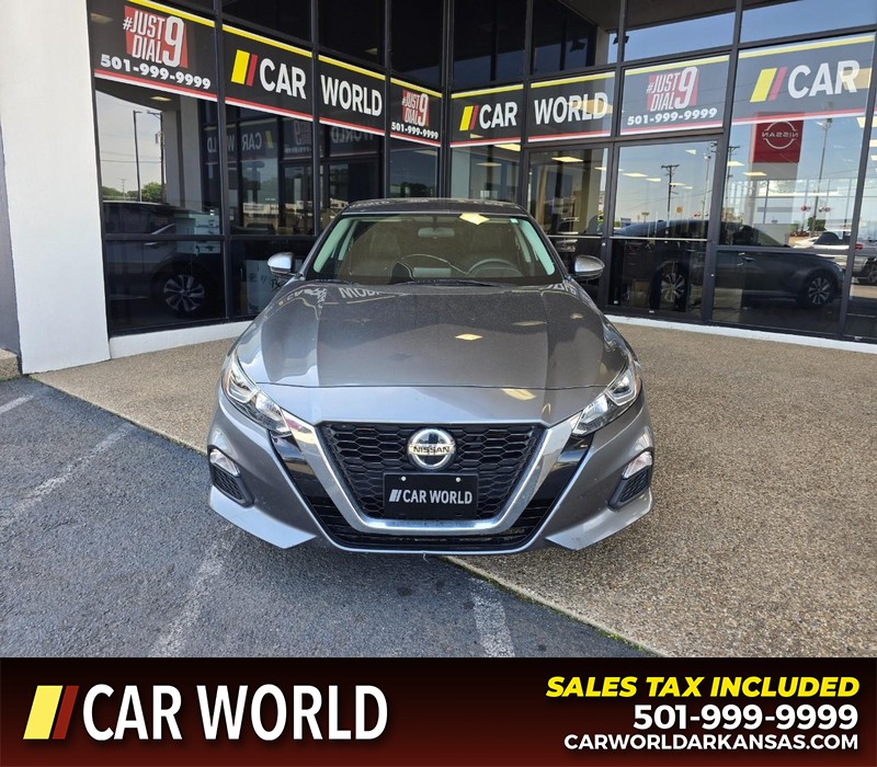 Nissan Altima Vehicle Full-screen Gallery Image 2