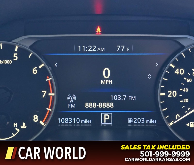 Nissan Altima Vehicle Full-screen Gallery Image 16