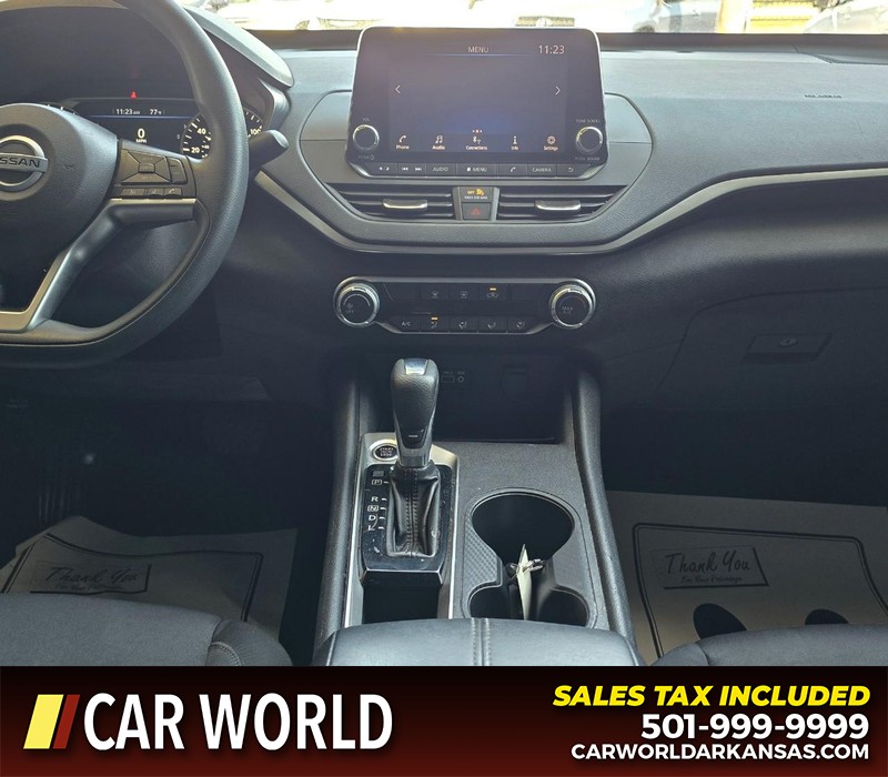 Nissan Altima Vehicle Full-screen Gallery Image 18