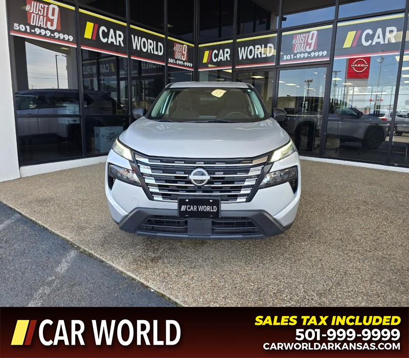 Nissan Rogue Vehicle Full-screen Gallery Image 2