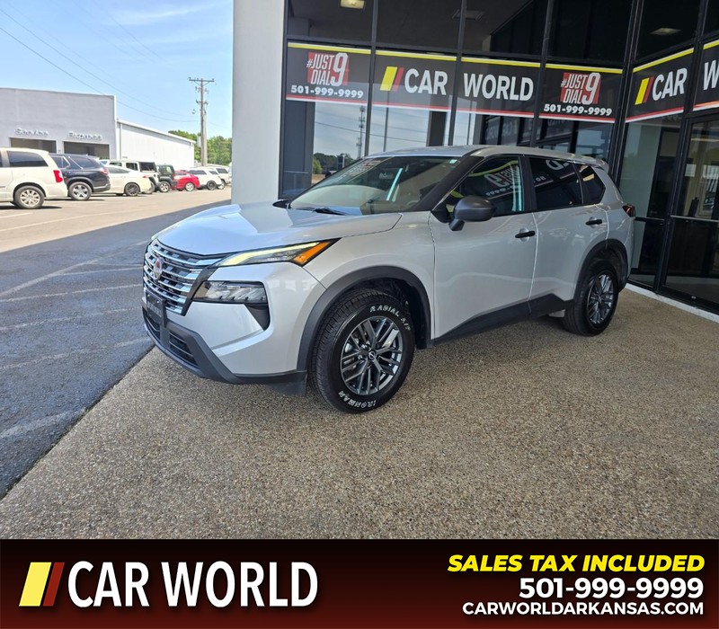 Nissan Rogue Vehicle Full-screen Gallery Image 3