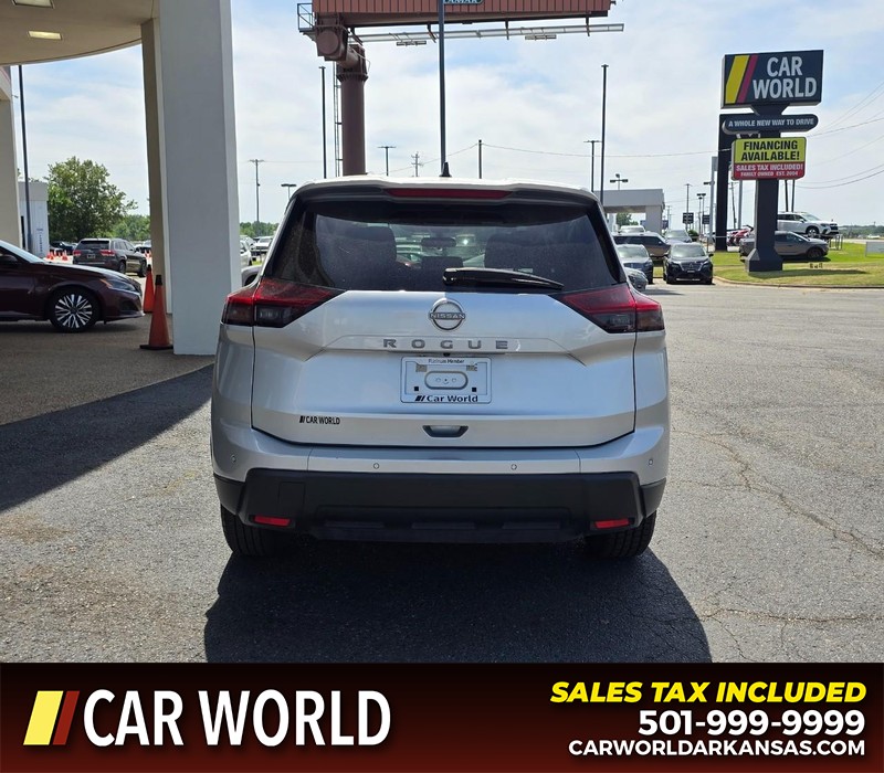 Nissan Rogue Vehicle Full-screen Gallery Image 5