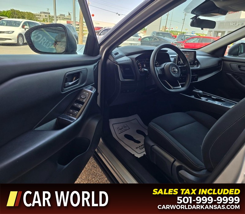 Nissan Rogue Vehicle Full-screen Gallery Image 7