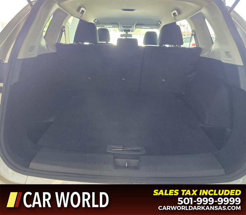 Nissan Rogue Vehicle Full-screen Gallery Image 13