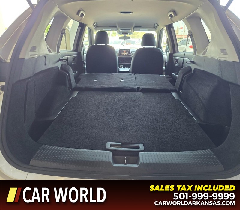 Nissan Rogue Vehicle Full-screen Gallery Image 14