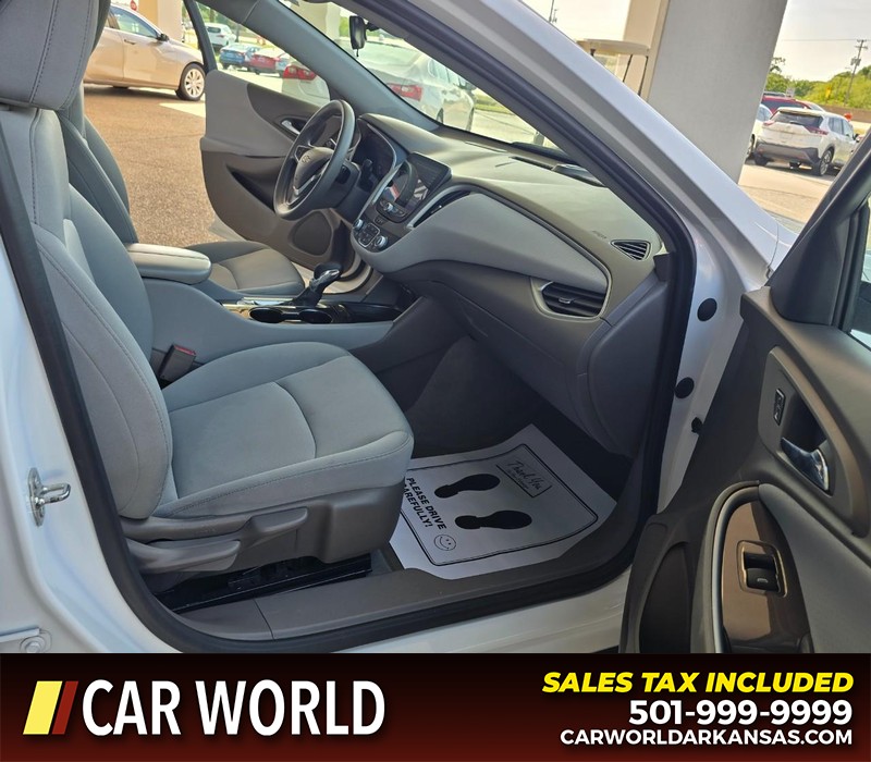 Chevrolet Malibu Vehicle Full-screen Gallery Image 11