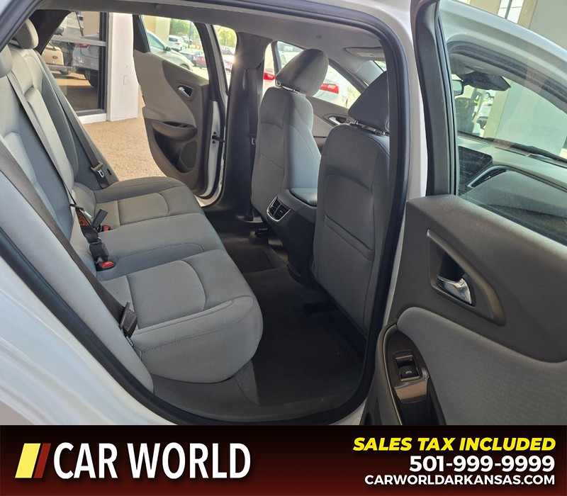 Chevrolet Malibu Vehicle Full-screen Gallery Image 12