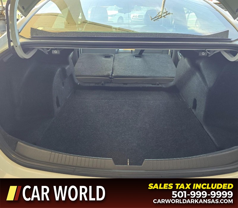 Chevrolet Malibu Vehicle Full-screen Gallery Image 14