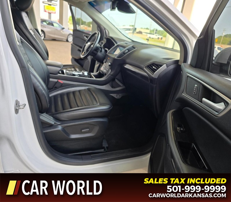 Ford Edge Vehicle Full-screen Gallery Image 12