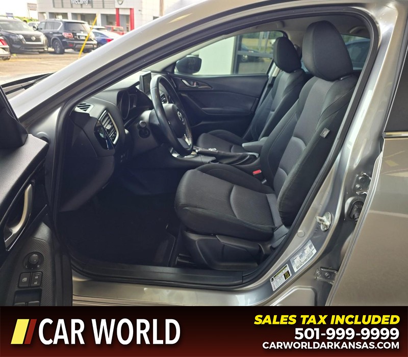 Mazda Mazda3 Hatchback Vehicle Full-screen Gallery Image 8