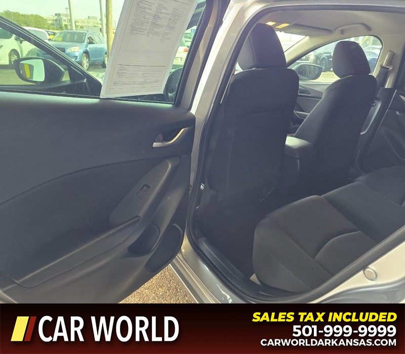 Mazda Mazda3 Hatchback Vehicle Full-screen Gallery Image 9