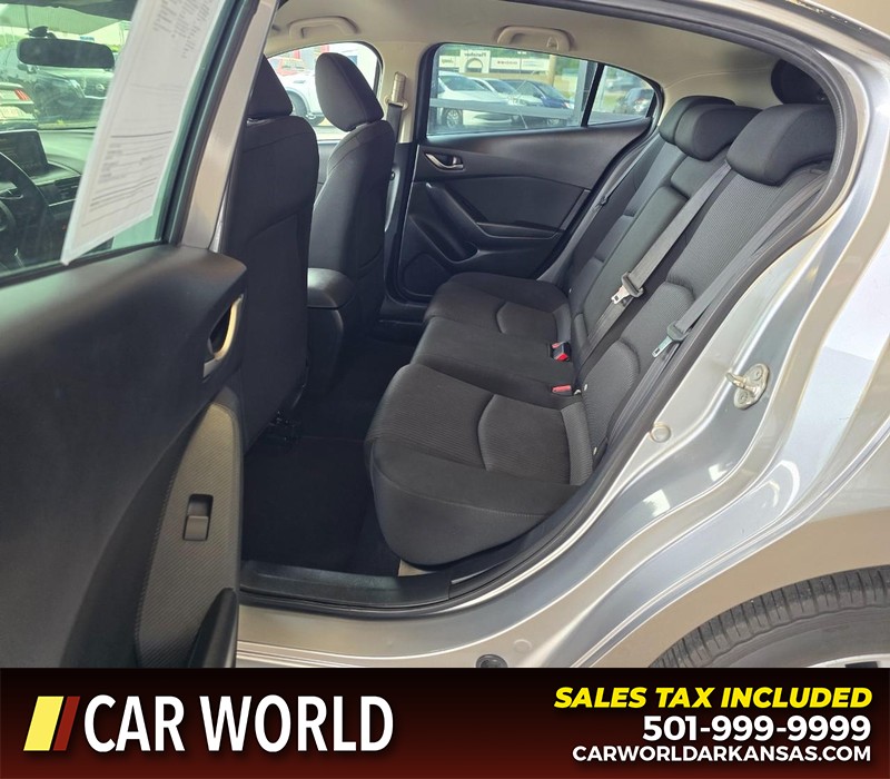 Mazda Mazda3 Hatchback Vehicle Full-screen Gallery Image 10