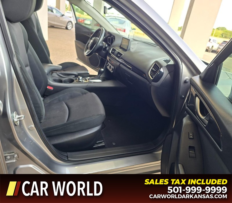 Mazda Mazda3 Hatchback Vehicle Full-screen Gallery Image 11