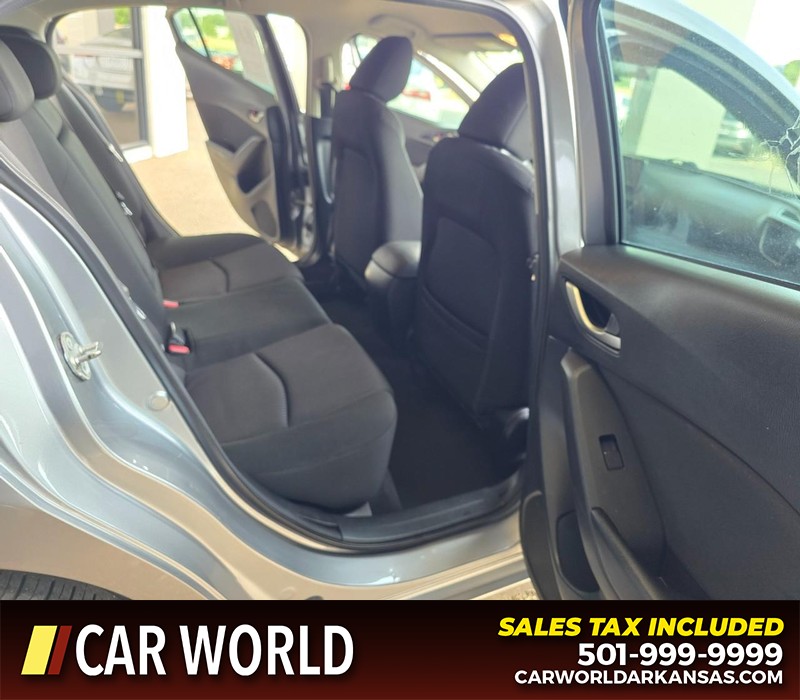 Mazda Mazda3 Hatchback Vehicle Full-screen Gallery Image 12