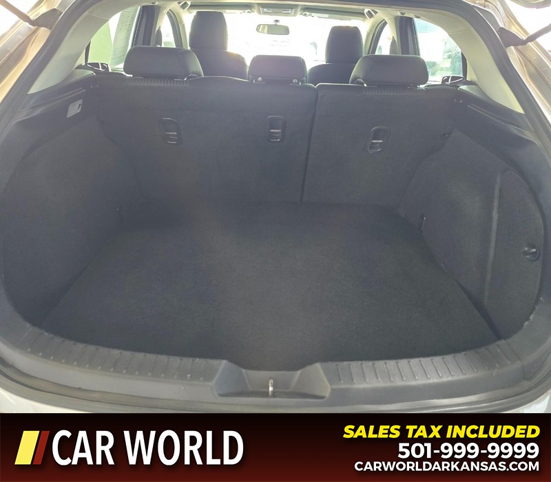 Mazda Mazda3 Hatchback Vehicle Full-screen Gallery Image 13