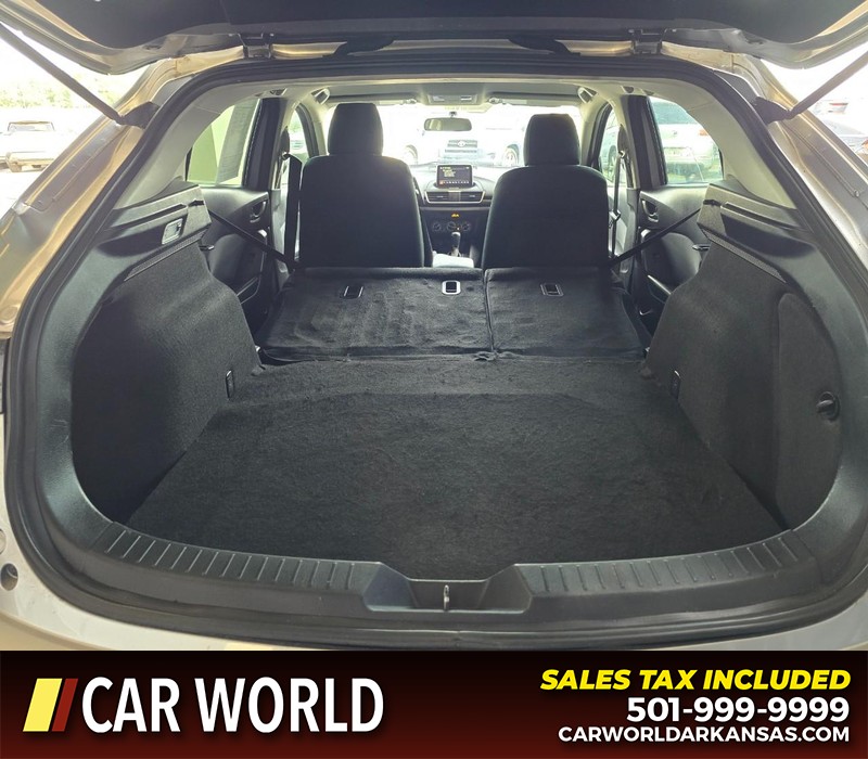 Mazda Mazda3 Hatchback Vehicle Full-screen Gallery Image 14