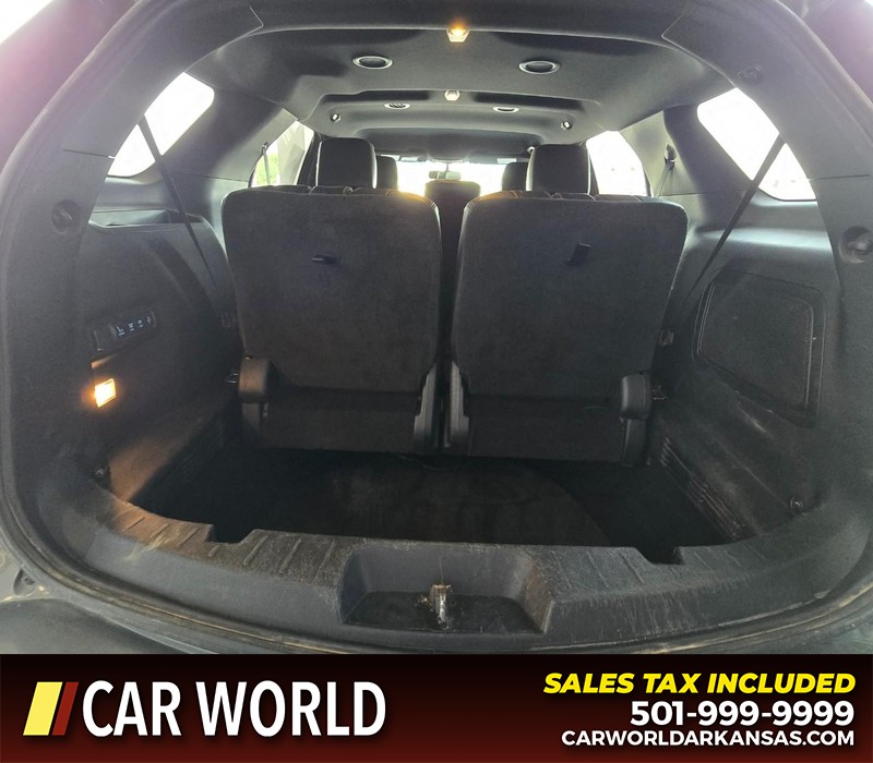 Ford Explorer Vehicle Full-screen Gallery Image 17