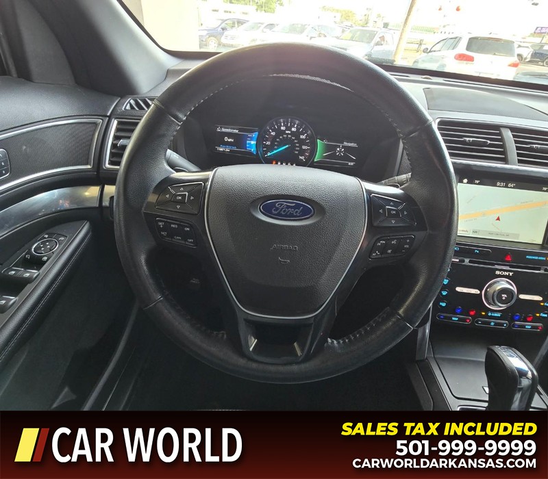 Ford Explorer Vehicle Full-screen Gallery Image 21