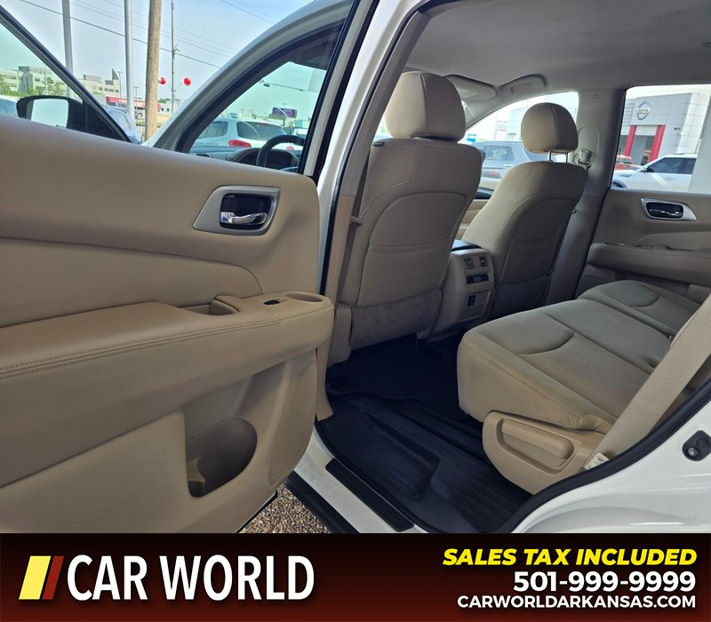 Nissan Pathfinder Vehicle Full-screen Gallery Image 9