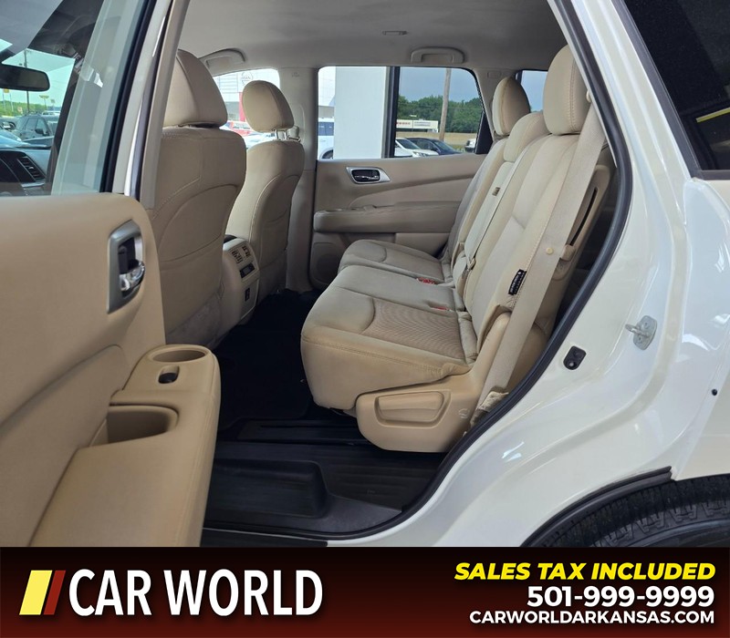 Nissan Pathfinder Vehicle Full-screen Gallery Image 10