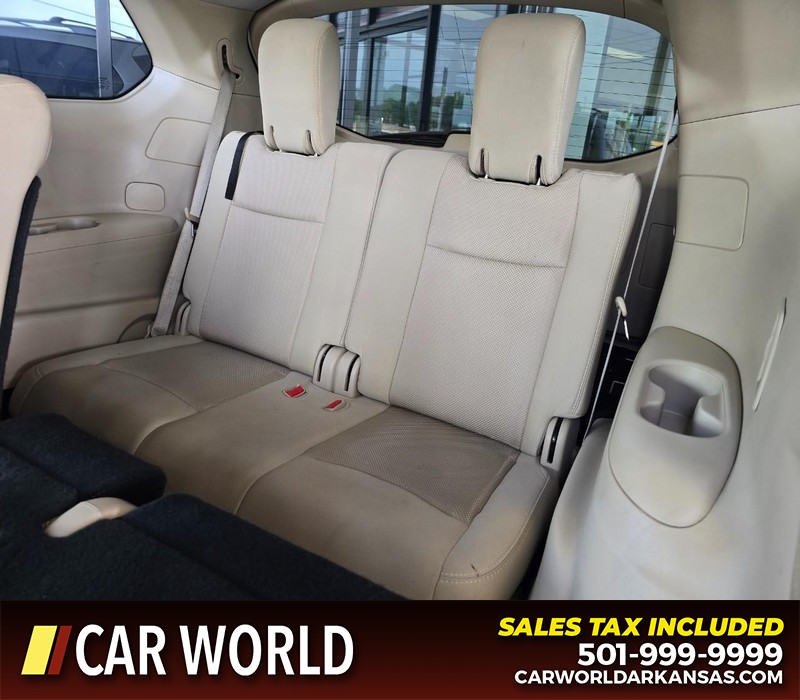 Nissan Pathfinder Vehicle Full-screen Gallery Image 11