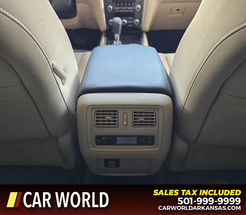 Nissan Pathfinder Vehicle Full-screen Gallery Image 23
