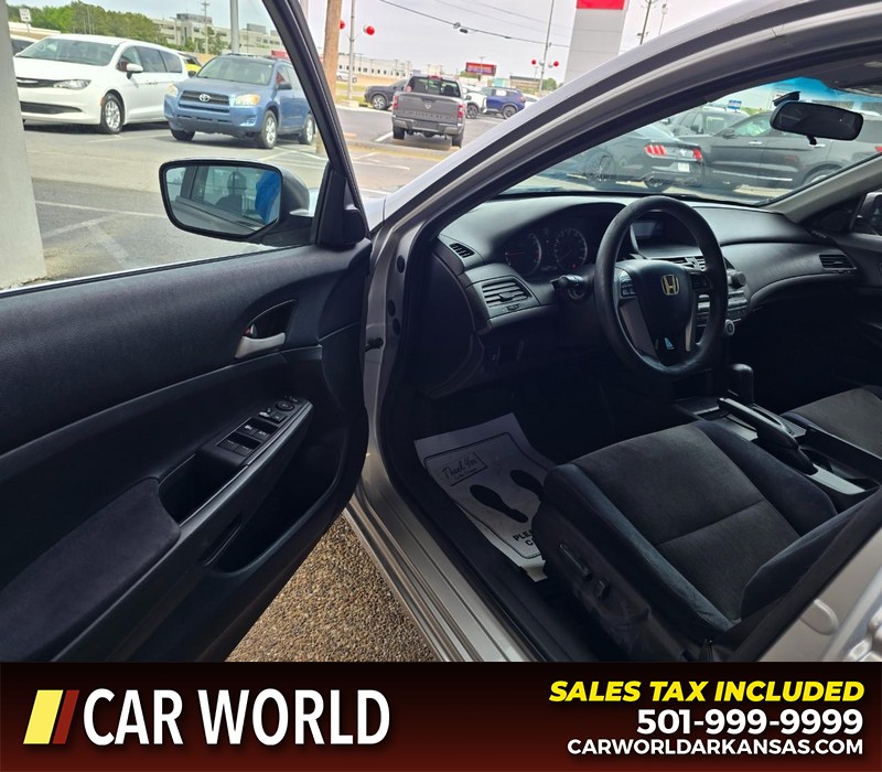 Honda Accord Sedan Vehicle Full-screen Gallery Image 7