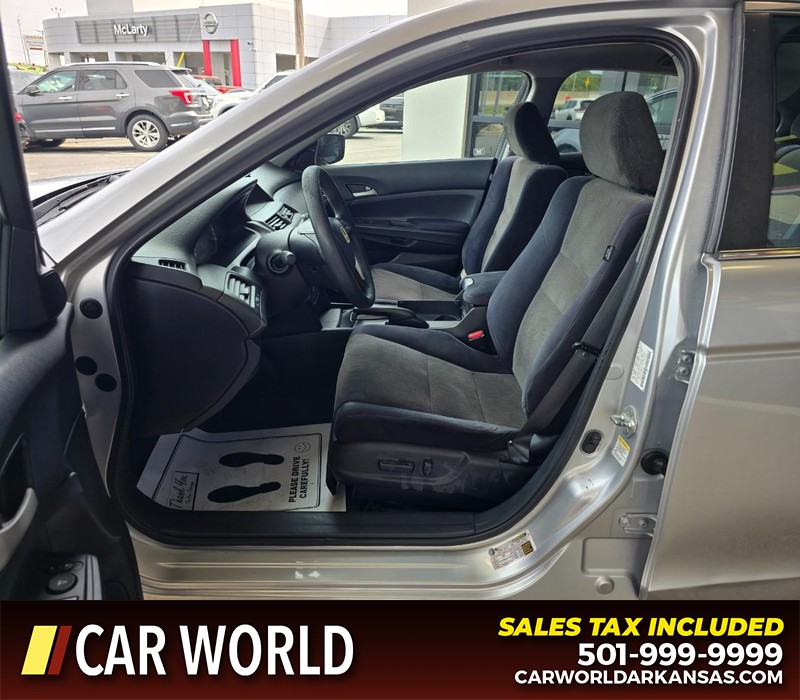 Honda Accord Sedan Vehicle Full-screen Gallery Image 8