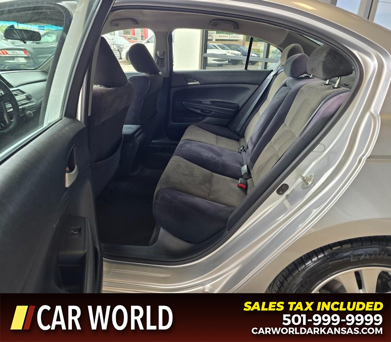 Honda Accord Sedan Vehicle Full-screen Gallery Image 10