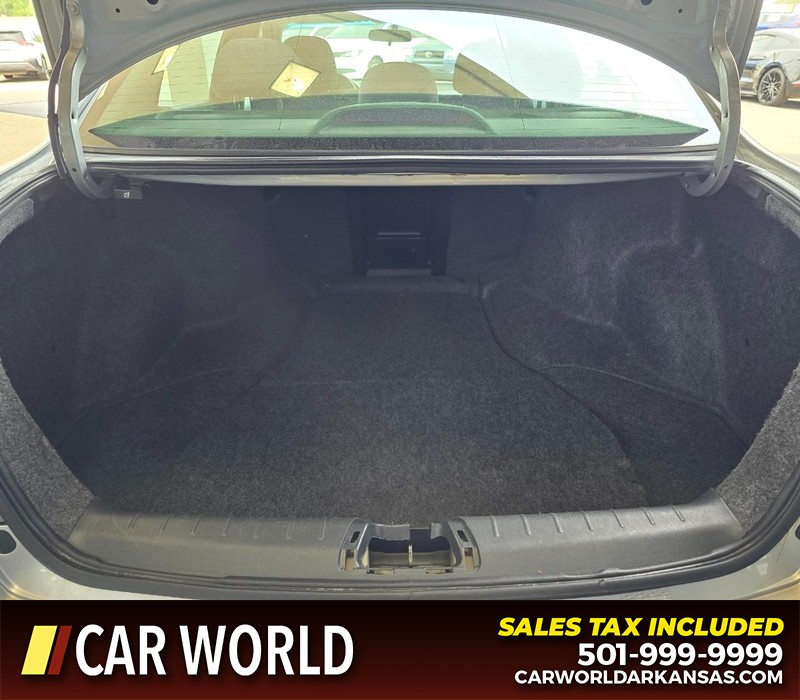 Honda Accord Sedan Vehicle Full-screen Gallery Image 13