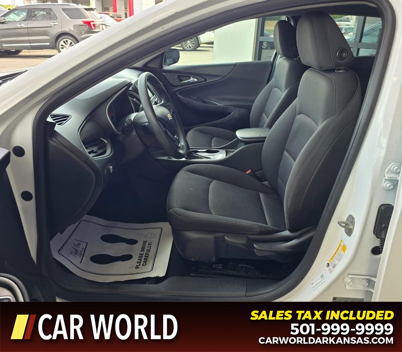 Chevrolet Malibu Vehicle Full-screen Gallery Image 8