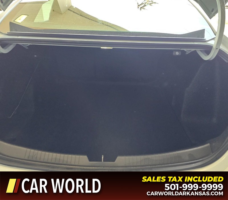 Chevrolet Malibu Vehicle Full-screen Gallery Image 13