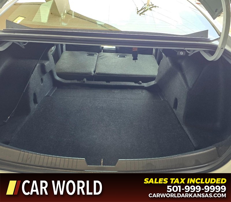 Chevrolet Malibu Vehicle Full-screen Gallery Image 14