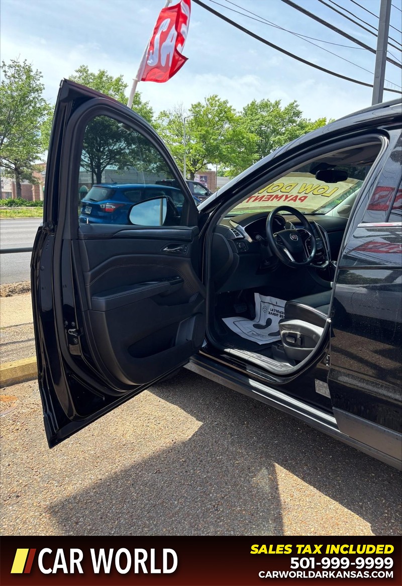 Cadillac SRX Vehicle Full-screen Gallery Image 12