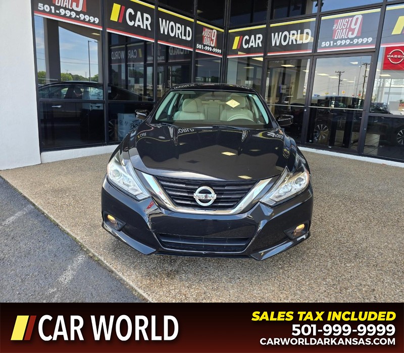 Nissan Altima Vehicle Full-screen Gallery Image 2