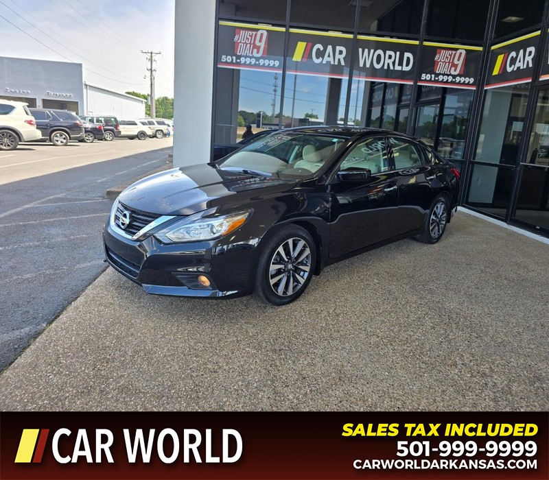 Nissan Altima Vehicle Full-screen Gallery Image 3