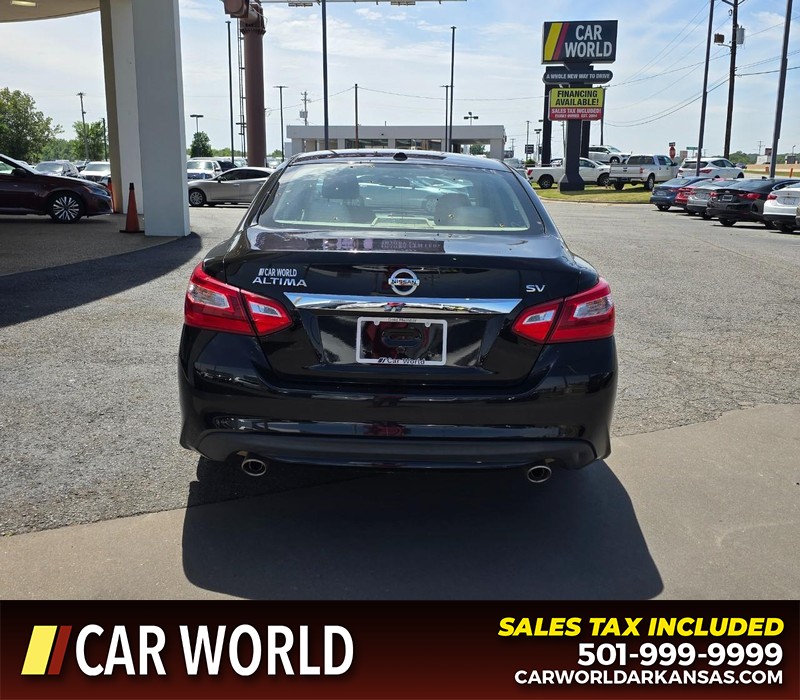 Nissan Altima Vehicle Full-screen Gallery Image 5