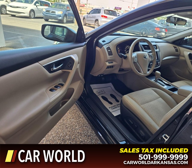 Nissan Altima Vehicle Full-screen Gallery Image 7