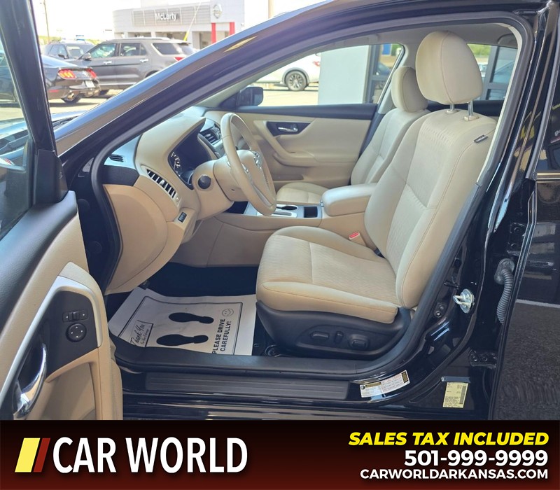 Nissan Altima Vehicle Full-screen Gallery Image 8