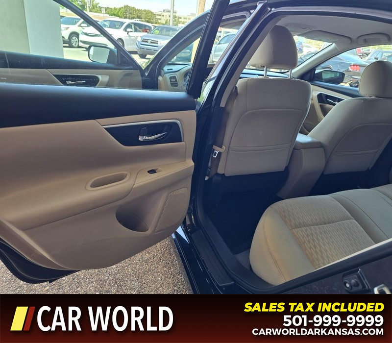 Nissan Altima Vehicle Full-screen Gallery Image 9