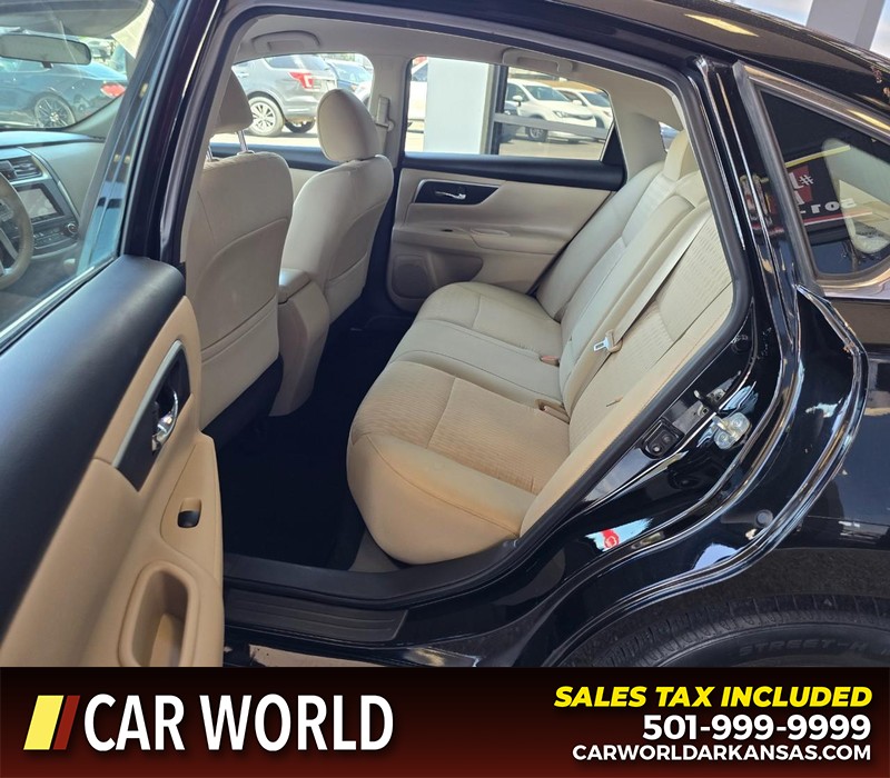 Nissan Altima Vehicle Full-screen Gallery Image 10